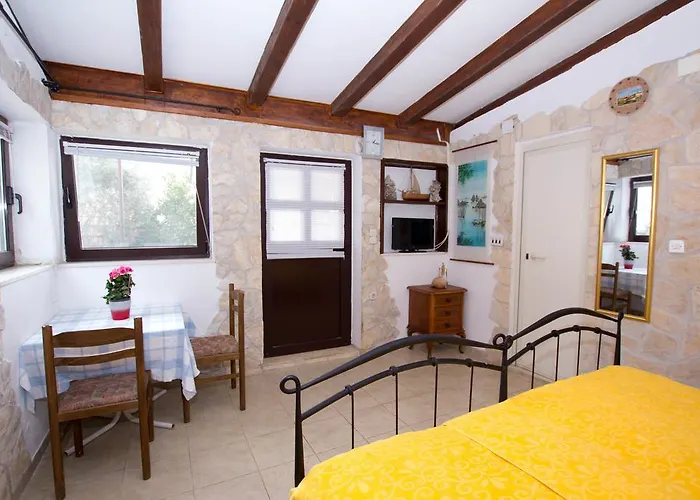 Marina Διαμέρισμα Τρογκίρ