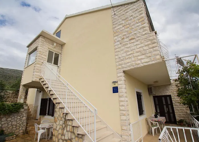 Διαμέρισμα Marina *